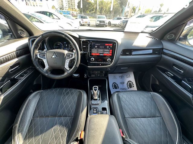 מיצובישי אאוטלנדר