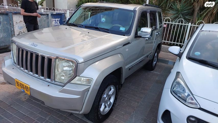 מודעת רכב ג'יפ צ'ירוקי