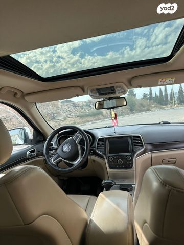 מודעת רכב ג'יפ גרנד צ'ירוקי