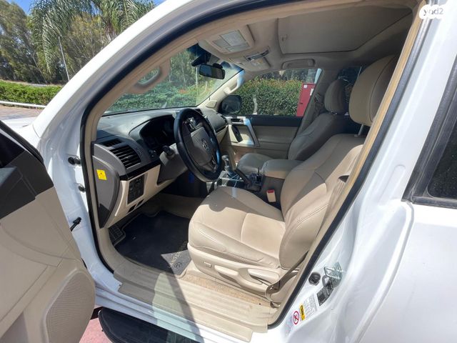 טויוטה לנד קרוזר