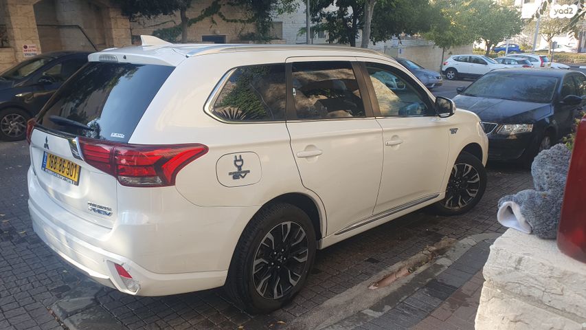 מיצובישי אאוטלנדר