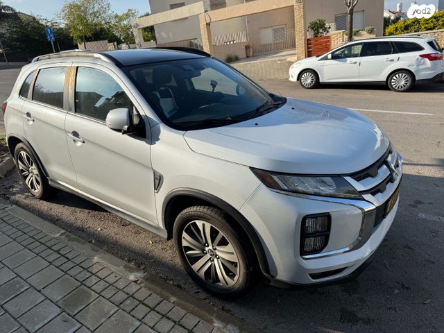 מודעת רכב מיצובישי ASX