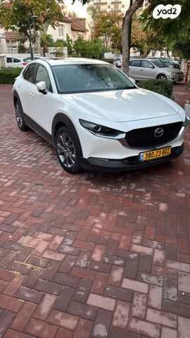 מודעת רכב מאזדה CX-30