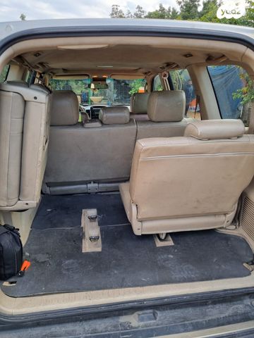 טויוטה לנד קרוזר