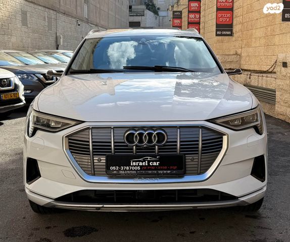 מודעת רכב אאודי E-tron