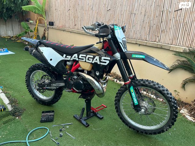 מודעת רכב גאס-גאס EC250