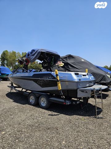 יאכטות - סירות מנוע