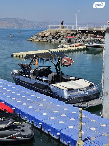 יאכטות - סירות מנוע