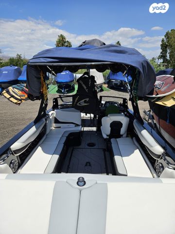 יאכטות - סירות מנוע