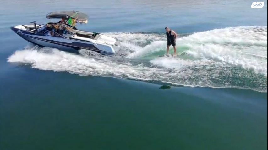 יאכטות - סירות מנוע