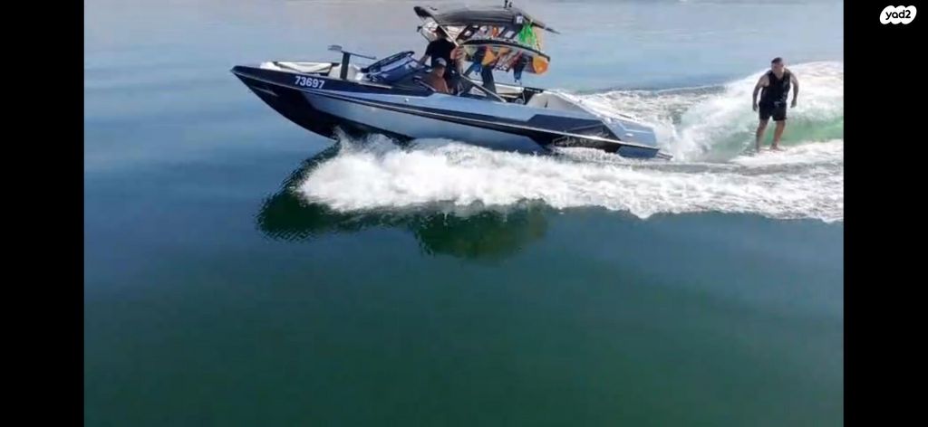 יאכטות - סירות מנוע