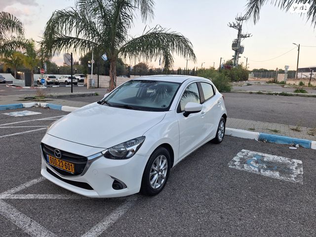 מודעת רכב מאזדה 2
