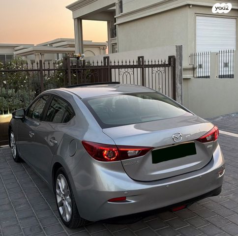 מודעת רכב מאזדה 3