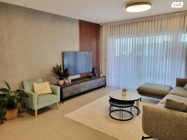 דליה רביקוביץ 14