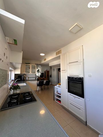 גג/ פנטהאוז, שדרות ז'בוטינסקי 9, מרכז העיר דרום, נתניה