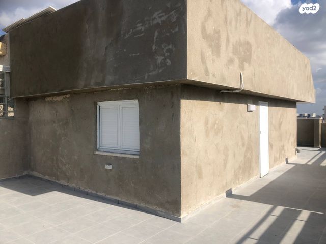 גג/ פנטהאוז, יהושע בן גמלא 9, שאר העיר, הוד השרון