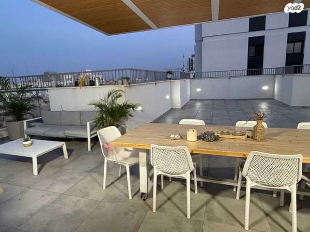 גג/ פנטהאוז, הנשיאים 55, כפר גנים ב, פתח תקווה