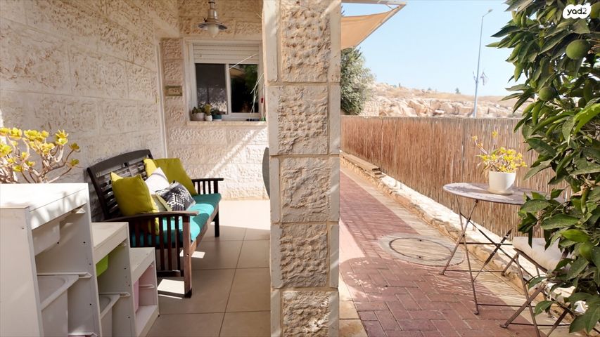 דו משפחתי, מדבר צין 1, עלמון, עלמון