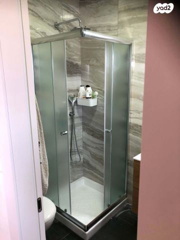 גג/ פנטהאוז, יהושע בן גמלא 9, שאר העיר, הוד השרון