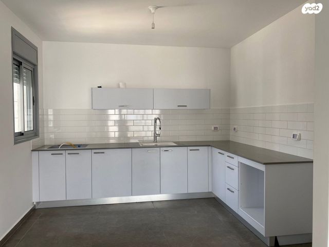 האישה העברייה 16