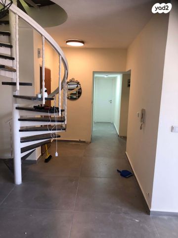 יהושע בן גמלא 9