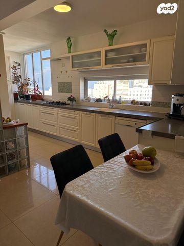 גג/ פנטהאוז, שדרות ז'בוטינסקי 9, מרכז העיר דרום, נתניה