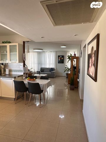 שדרות ז'בוטינסקי 9