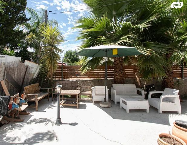 דו משפחתי, הגיבורים 11, סביוני עתלית, עתלית