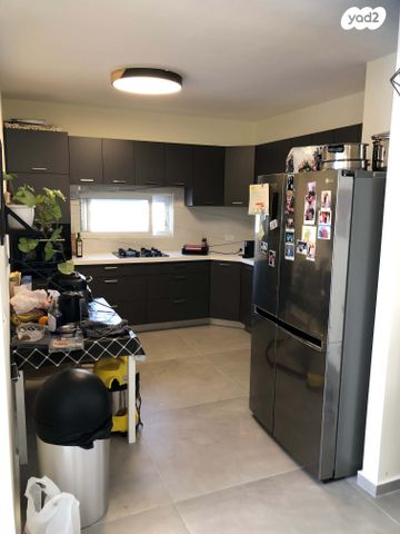 גג/ פנטהאוז, יהושע בן גמלא 9, שאר העיר, הוד השרון