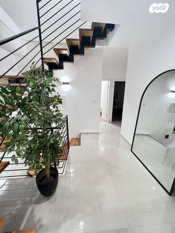 דו משפחתי, שביל הארז 5, עמידר, נהריה