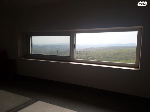 דו משפחתי, נוף הרים 20, רימונים, רימונים