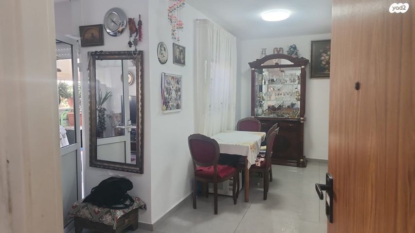 דירה, אירוס 14, אזורי גדרה, גדרה