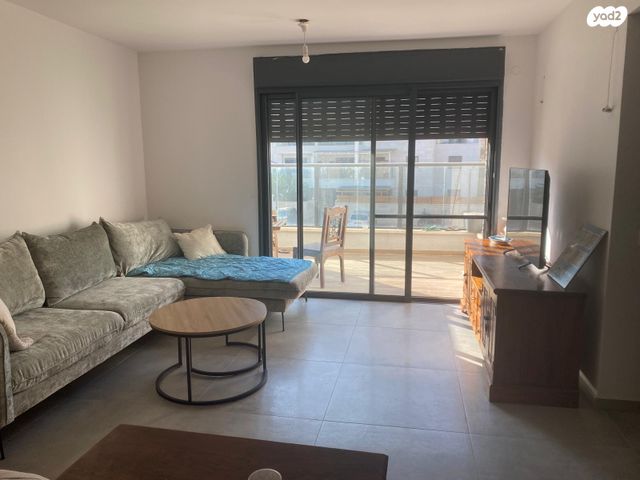 דירה, יקינטון 18, הפרחים, חריש