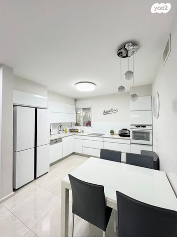 דירה, הצורן 8, נופי סלע, מעלה אדומים