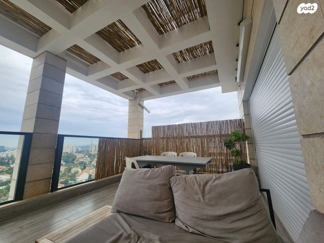 גג/ פנטהאוז, דרך העצמאות 29, ליבת העיר, יהוד מונוסון