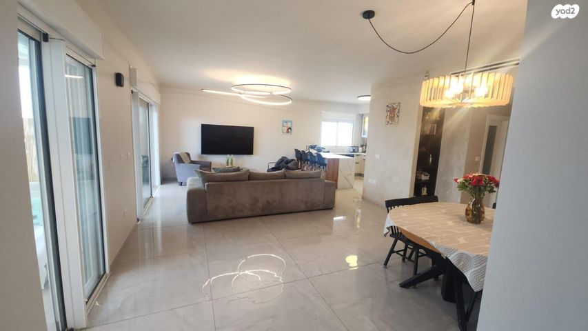 גג/ פנטהאוז, דרך העצמאות 29, ליבת העיר, יהוד מונוסון