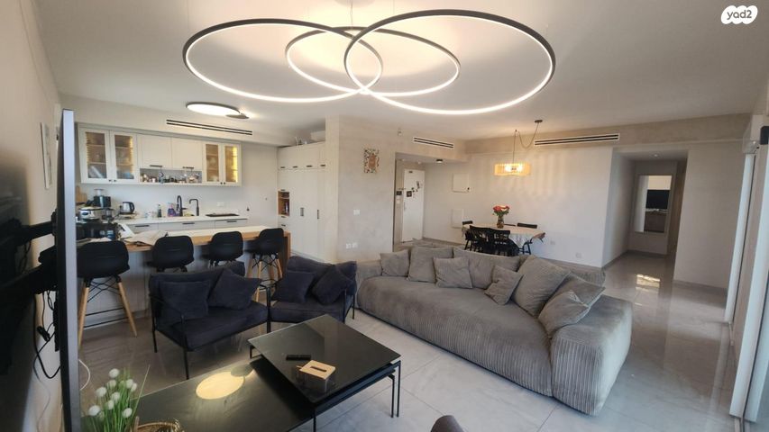 גג/ פנטהאוז, דרך העצמאות 29, ליבת העיר, יהוד מונוסון