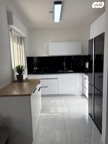 דירה, התלתן 12, צמח השדה, מעלה אדומים