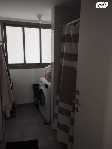 דירה, לוטם 39, הפרחים, חריש