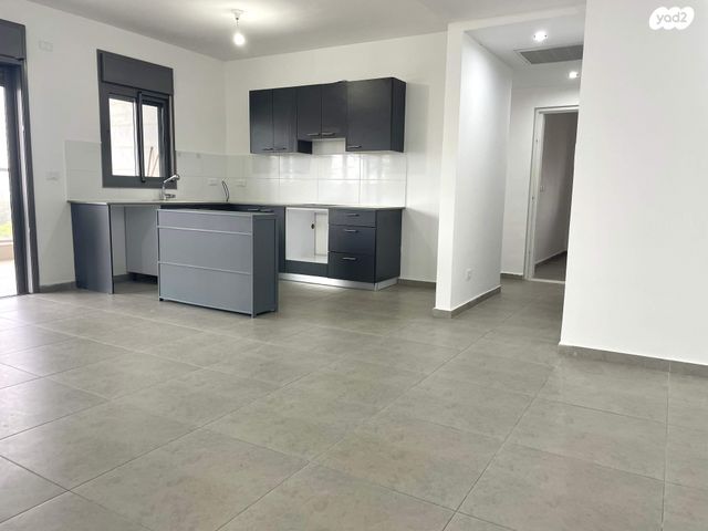 דירה, דרך הפארק 18, קרית השרון, נתניה