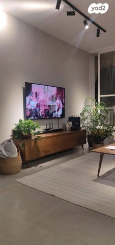 דירה, רש"י 13, רמב"ם, ראשון לציון