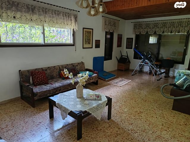 בית פרטי/ קוטג', האלונים 18, טבעון הוותיקה, קרית טבעון