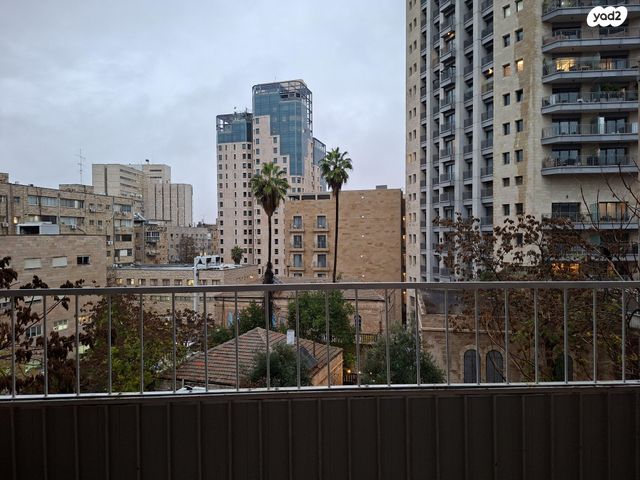 המלך ג'ורג' 33