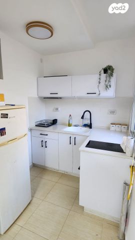 רחבת הרב עוזיאל 8