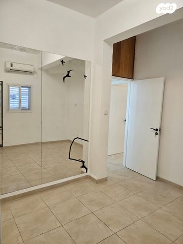 דירה, שדרות ודג'ווד 24, מרכז הכרמל, חיפה