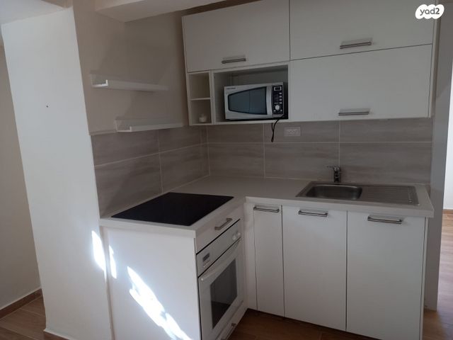 דירה, הרב גורן 1, דולב, דולב