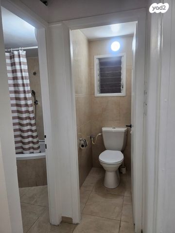 דירה, שדרות ודג'ווד 24, מרכז הכרמל, חיפה