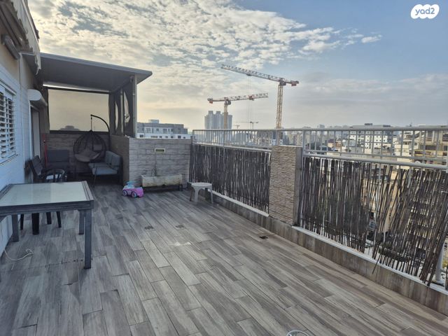 גג/ פנטהאוז, הרב קטרוני 42, המרכז השקט / מרכז העיר, פתח תקווה