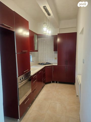 דירה, שדרות ודג'ווד 24, מרכז הכרמל, חיפה