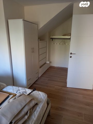 דירה, הרב גורן 1, דולב, דולב